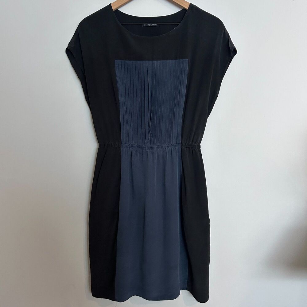 Broadway and Broome 100% Silk Black Navy Blue Pleated Dress Size 4
